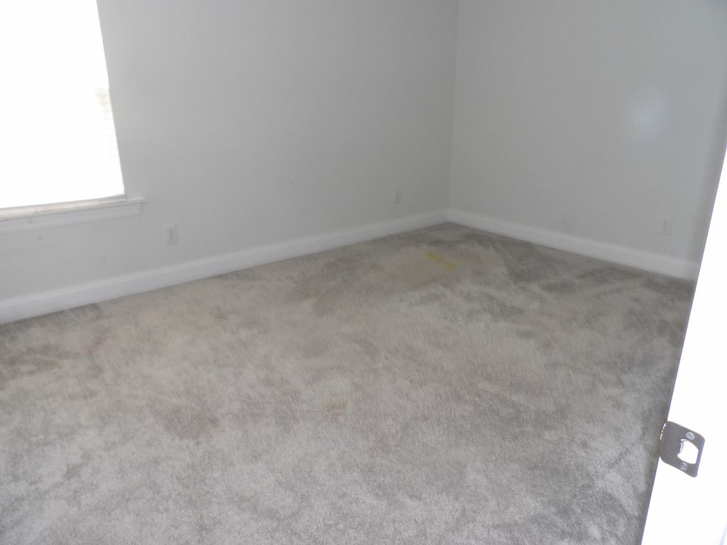 Image 9 of property listing at 315 Coopers Hawk Drive, Summerville, SC 29483