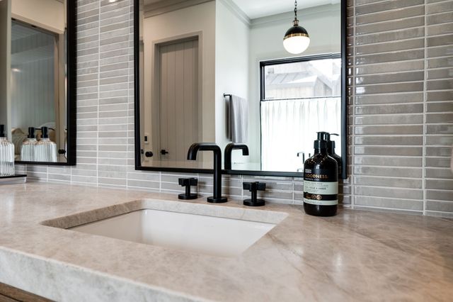 1135 Duncanwood Dr, Nashville, TN 37204