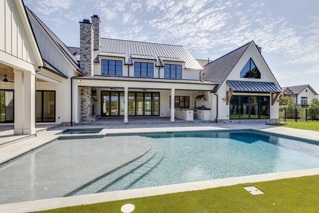 1135 Duncanwood Dr, Nashville, TN 37204