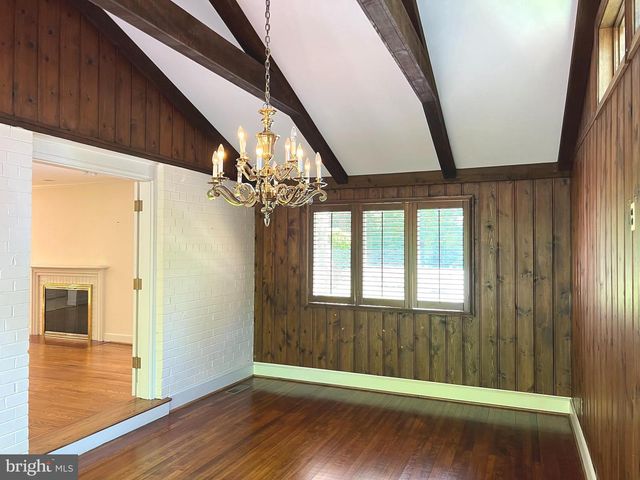 6907 WILSON LN, Bethesda, MD 20817