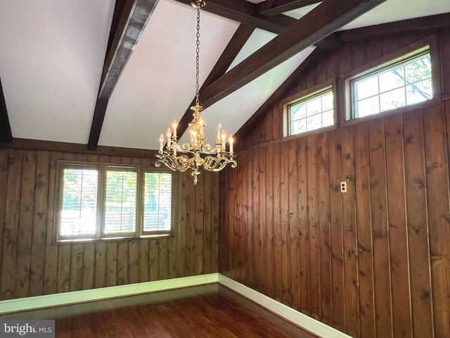 6907 WILSON LN, Bethesda, MD 20817