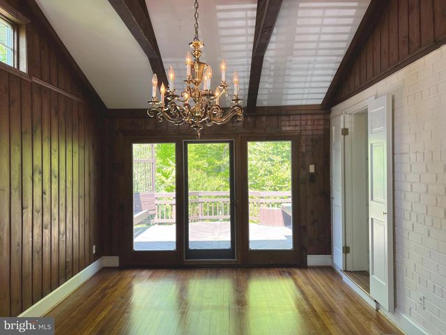 6907 WILSON LN, Bethesda, MD 20817