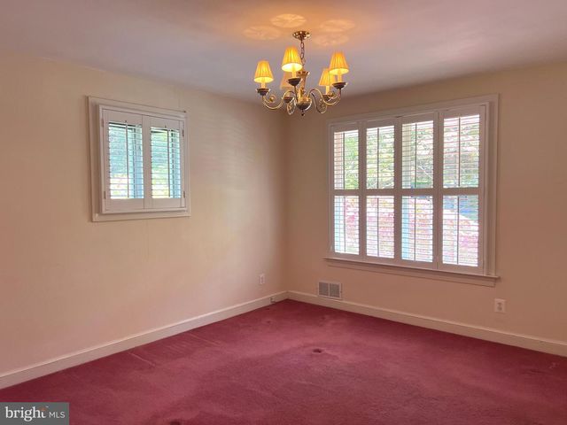 6907 WILSON LN, Bethesda, MD 20817
