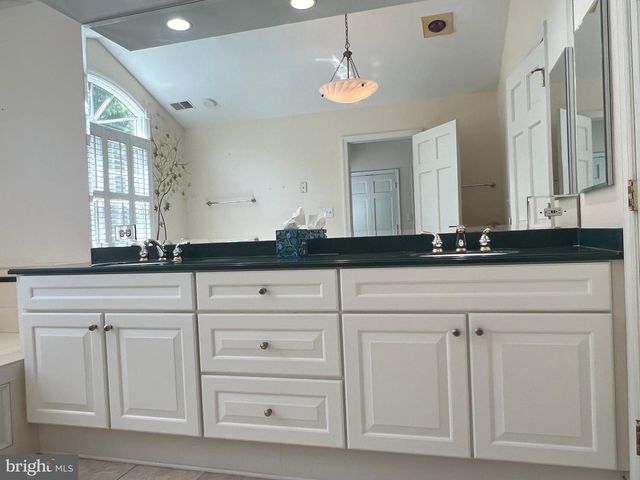 6907 WILSON LN, Bethesda, MD 20817