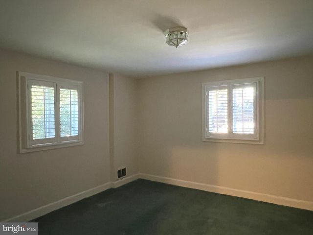 6907 WILSON LN, Bethesda, MD 20817
