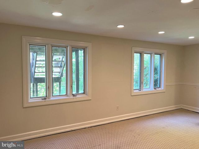 6907 WILSON LN, Bethesda, MD 20817
