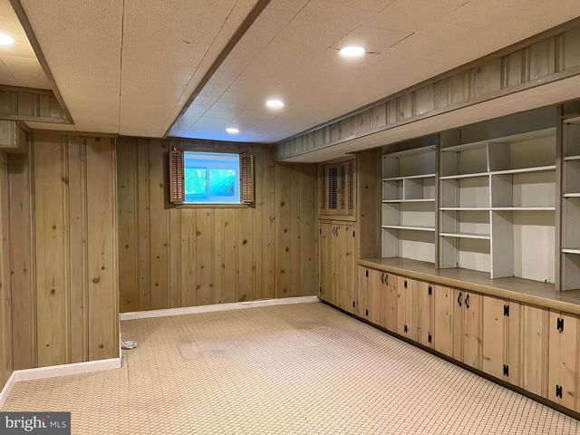 6907 WILSON LN, Bethesda, MD 20817