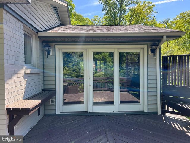 6907 WILSON LN, Bethesda, MD 20817