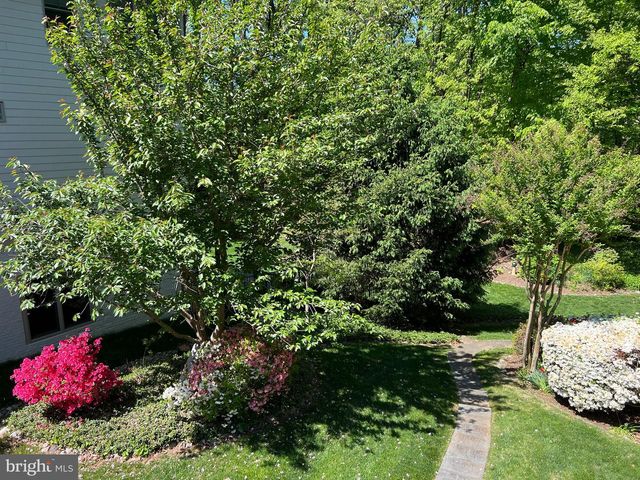 6907 WILSON LN, Bethesda, MD 20817