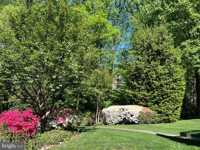 6907 WILSON LN, Bethesda, MD 20817