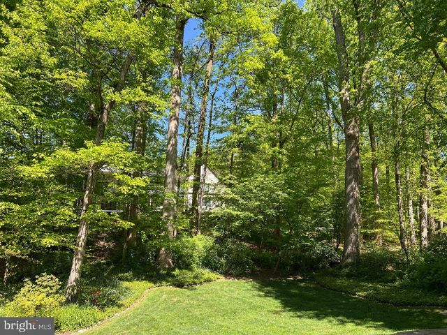 6907 WILSON LN, Bethesda, MD 20817