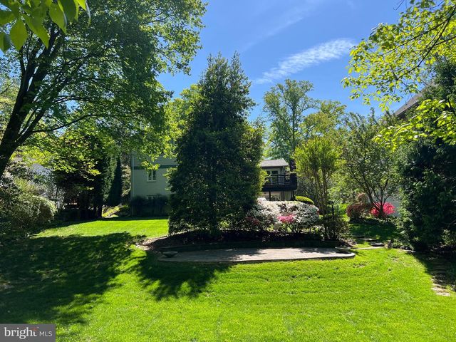 6907 WILSON LN, Bethesda, MD 20817
