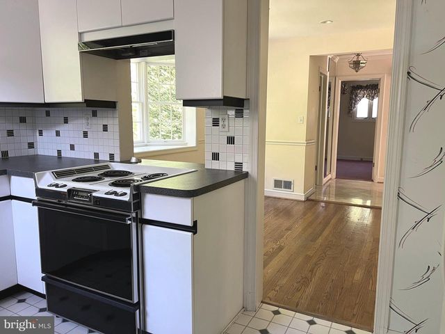 6907 WILSON LN, Bethesda, MD 20817