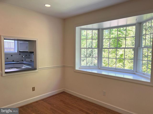 6907 WILSON LN, Bethesda, MD 20817