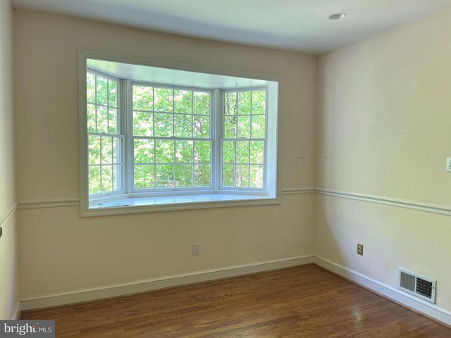 6907 WILSON LN, Bethesda, MD 20817