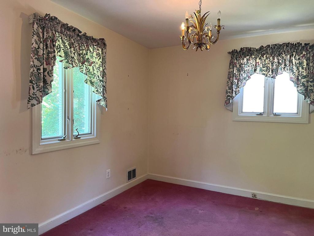 Image 15 of property listing at 6907 WILSON LN, Bethesda, MD 20817
