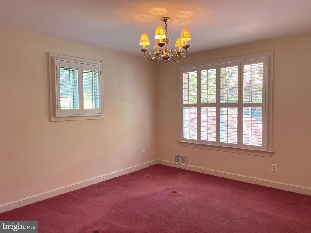 Image 17 of property listing at 6907 WILSON LN, Bethesda, MD 20817