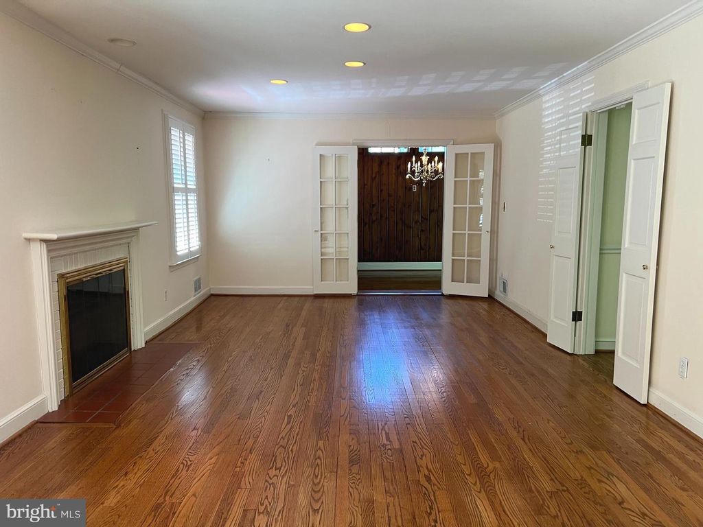 Image 2 of property listing at 6907 WILSON LN, Bethesda, MD 20817
