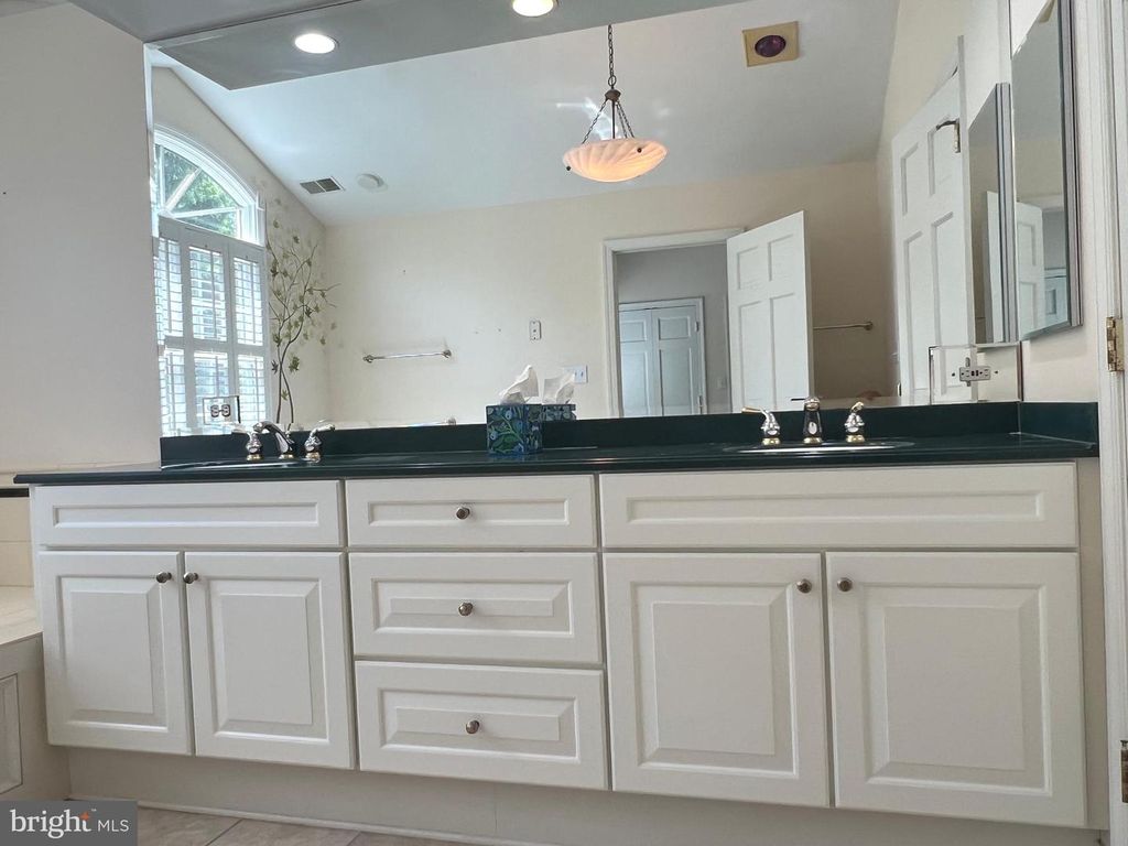 Image 27 of property listing at 6907 WILSON LN, Bethesda, MD 20817