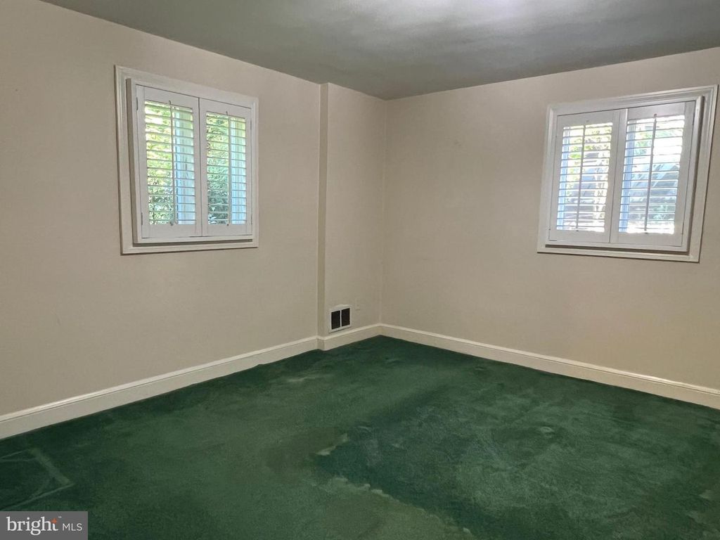 Image 31 of property listing at 6907 WILSON LN, Bethesda, MD 20817
