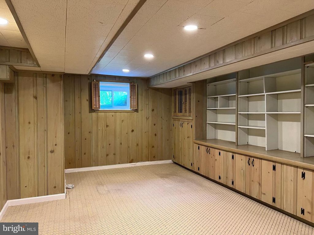 Image 36 of property listing at 6907 WILSON LN, Bethesda, MD 20817
