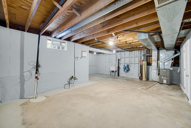 308 King Henry Drive, Schererville, IN 46375