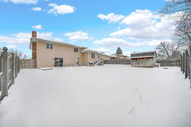 308 King Henry Drive, Schererville, IN 46375