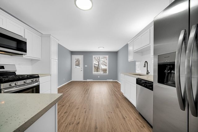 308 King Henry Drive, Schererville, IN 46375