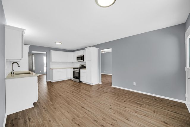 308 King Henry Drive, Schererville, IN 46375