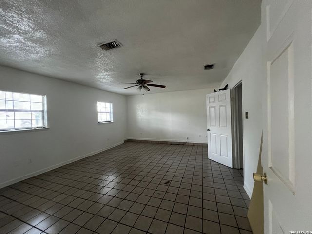 4970 DARE LN, San Antonio, TX 78217