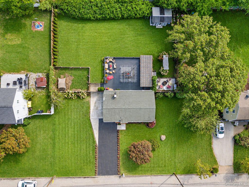 27 Wagner Drive, Coram, NY 11727 — photo 3