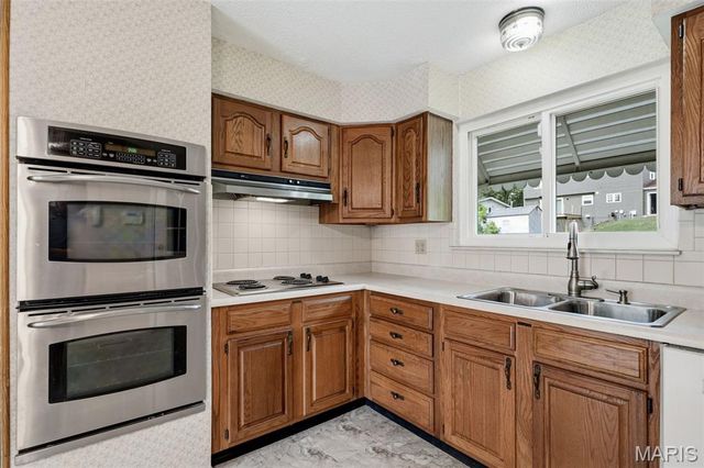 1737 Rosearbor Drive, St Louis, MO 63146