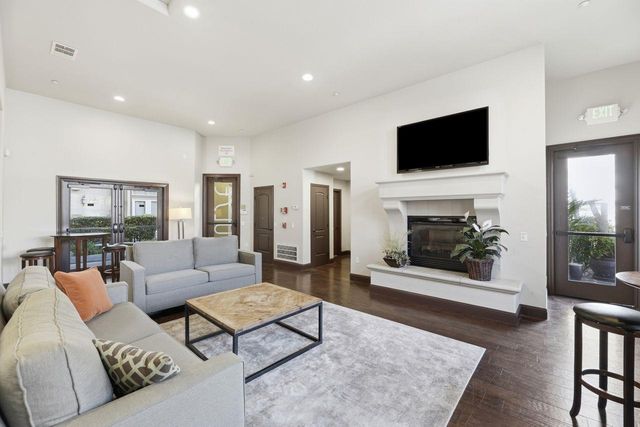 580 De Guigne Drive, Sunnyvale, CA 94085