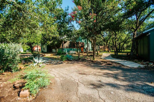 204 E Lakeshore DR, Dripping Springs, TX 78620
