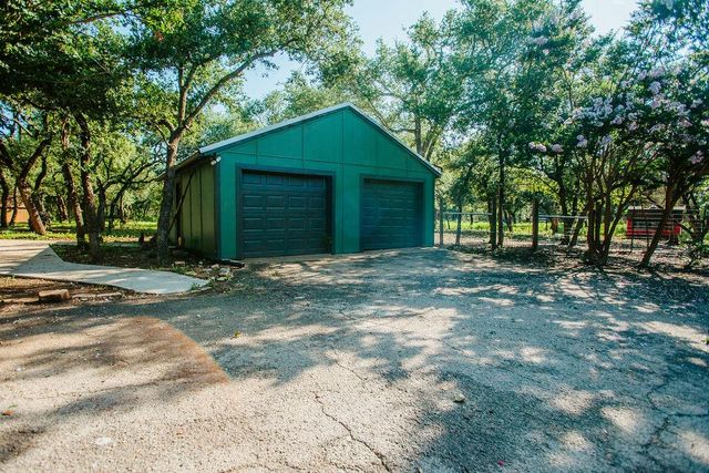 204 E Lakeshore DR, Dripping Springs, TX 78620
