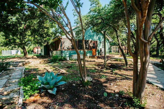 204 E Lakeshore DR, Dripping Springs, TX 78620