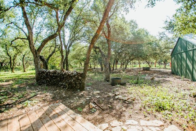 204 E Lakeshore DR, Dripping Springs, TX 78620
