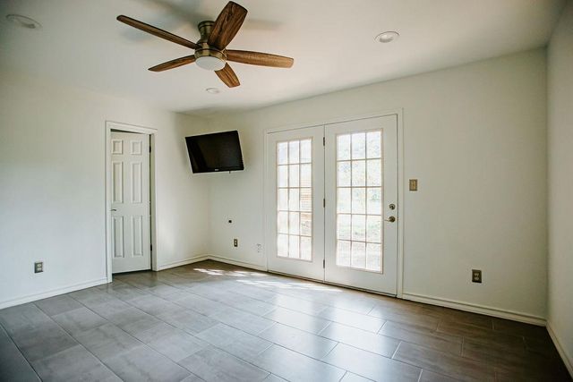 204 E Lakeshore DR, Dripping Springs, TX 78620