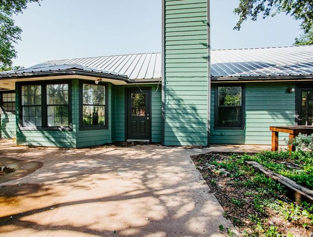 204 E Lakeshore DR, Dripping Springs, TX 78620