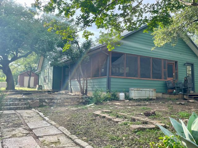 204 E Lakeshore DR, Dripping Springs, TX 78620