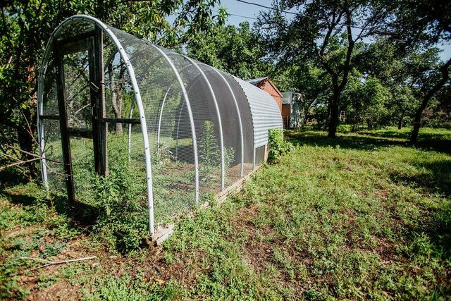 204 E Lakeshore DR, Dripping Springs, TX 78620