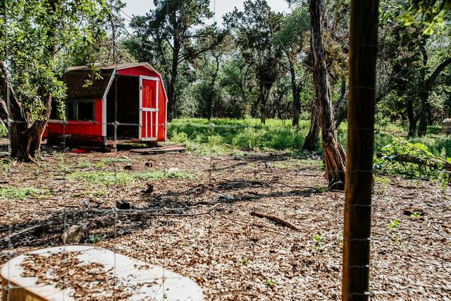 204 E Lakeshore DR, Dripping Springs, TX 78620