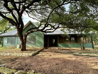 204 E Lakeshore DR, Dripping Springs, TX 78620