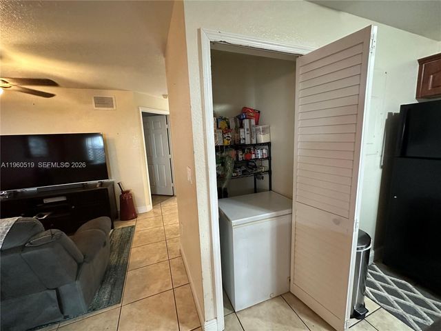 619 SW 2nd Pl 619, Florida City, FL 33034