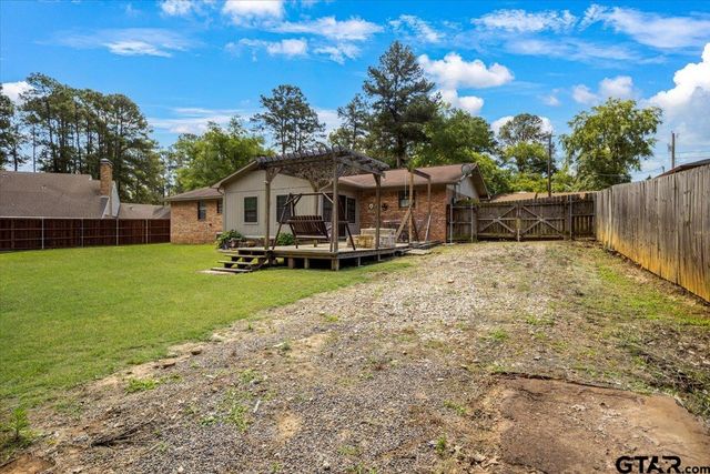 303 Westwood Dr, Troup, TX 75789