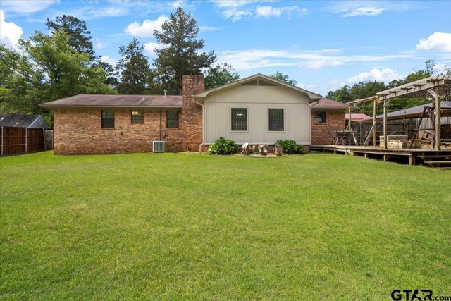 303 Westwood Dr, Troup, TX 75789