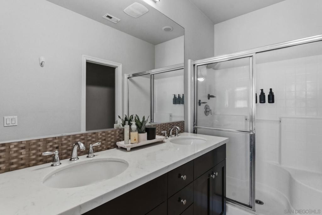 Image 17 of property listing at 2327 Sentinel Ln, San Marcos, CA 92078