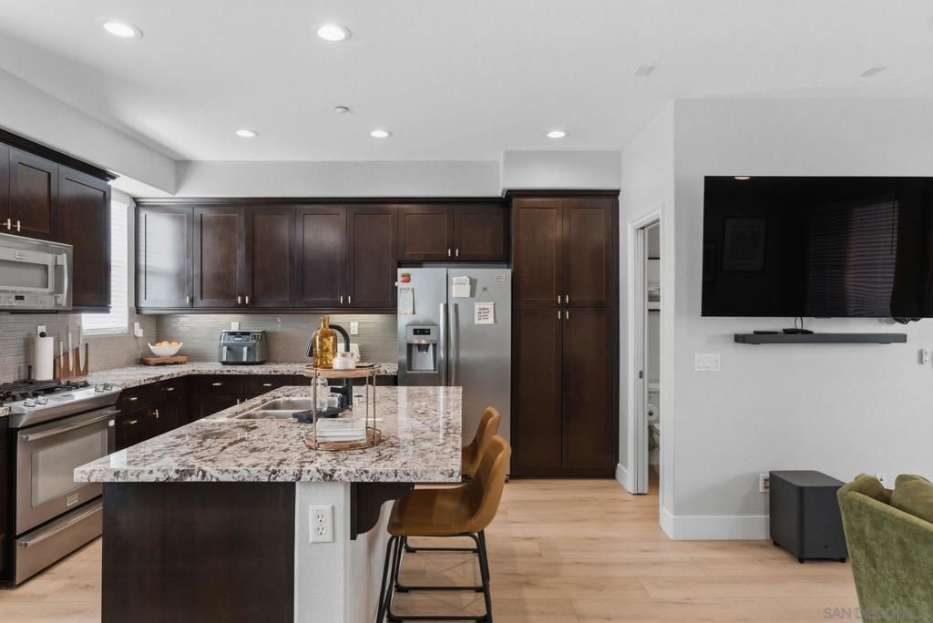 Image 6 of property listing at 2327 Sentinel Ln, San Marcos, CA 92078