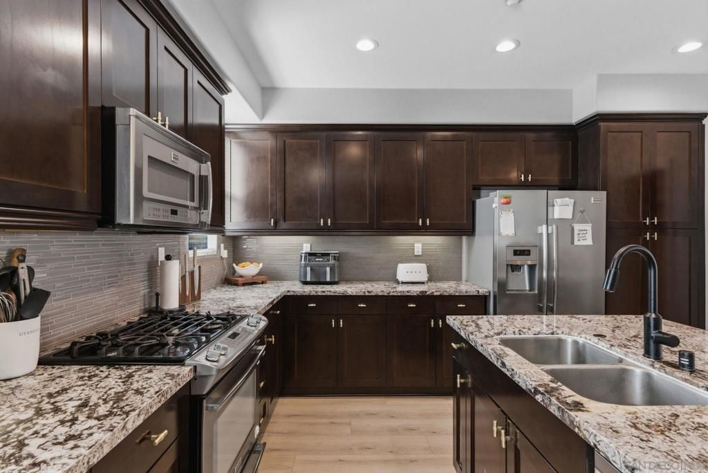 Image 7 of property listing at 2327 Sentinel Ln, San Marcos, CA 92078