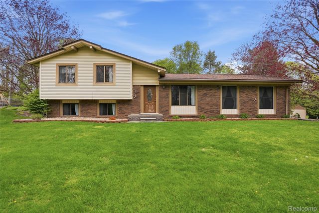 1525 E Dawson Road, Milford Charter Township, MI 48381